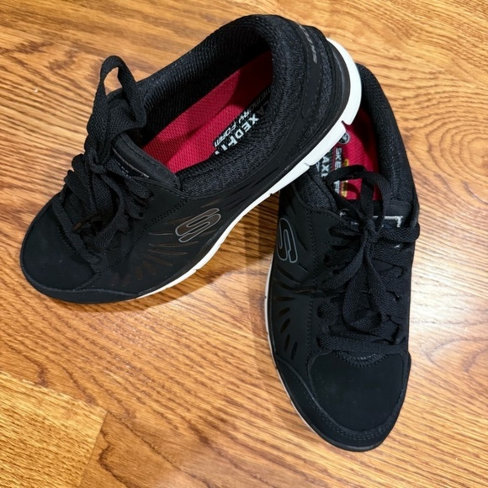 🎁Skechers Stacey Black and White Slip Resistant Sole Work Sneakers size 6